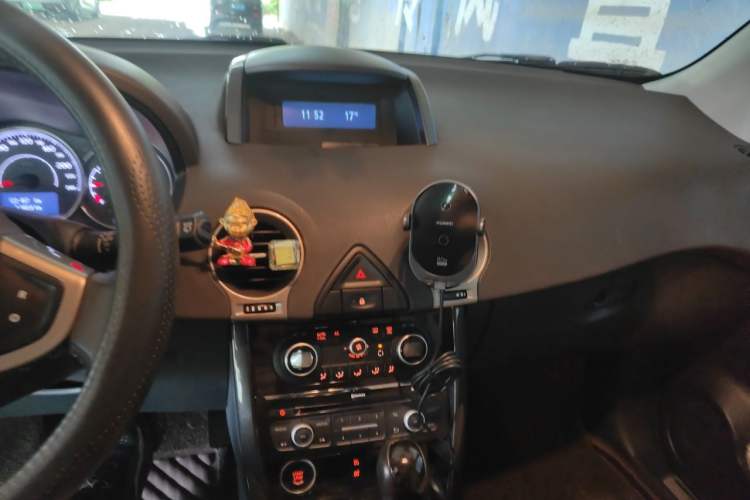 Used Renault Koleos 2014 2.5L Two-Wheel Drive Comfort Edition Audio And AC Panel