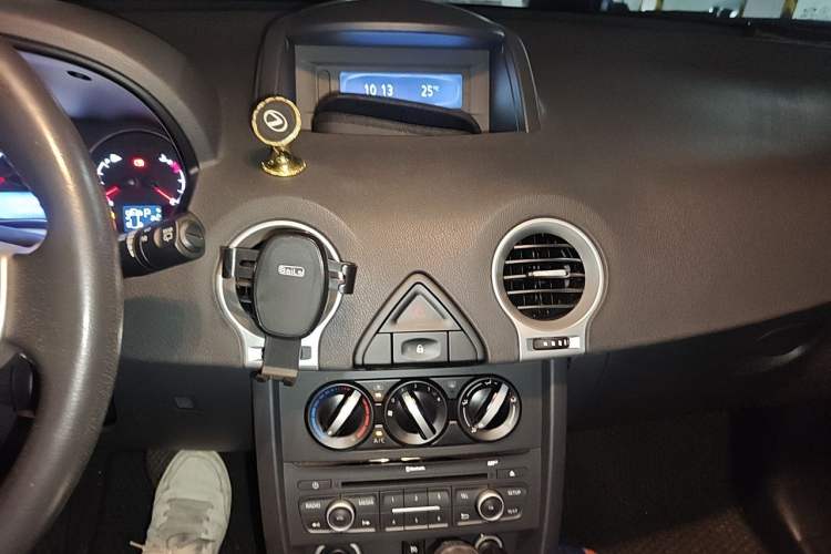 Used Renault Koleos 2014 Revised Version 2.0L Two-Wheel Drive Smart Enjoyment Edition Audio And AC Panel