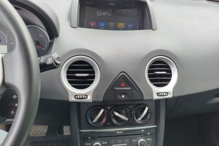 Used Renault Koleos 2014 Revised Version 2.0L Two-Wheel Drive Smart Enjoyment Edition Audio And AC Panel