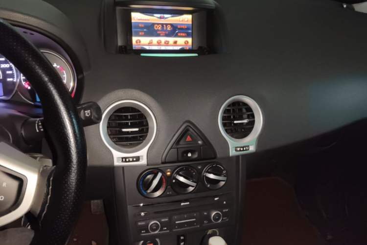 Used Renault Koleos 2014 2.0L Two-Wheel Drive Smart Edition Audio And AC Panel