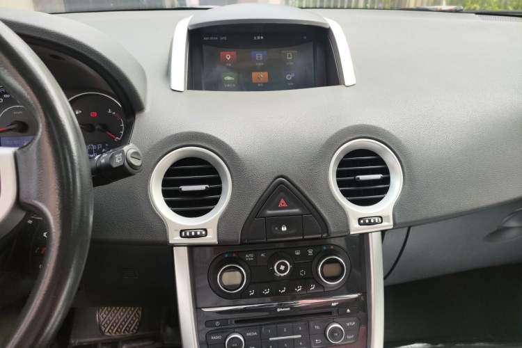 Used Renault Koleos 2014 Revised Version 2.0L Two-Wheel Drive Fashion Edition Audio And AC Panel