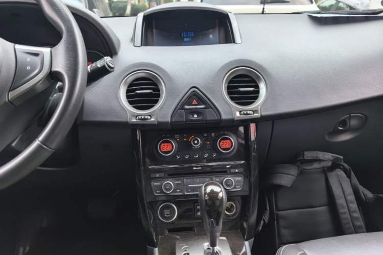 Used Renault Koleos 2014 Revised Version 2.5L Two-Wheel Drive Comfort Edition Audio And AC Panel
