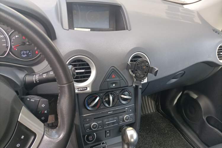 Used Renault Koleos 2014 2.0L Two-Wheel Drive Smart Edition Audio And AC Panel