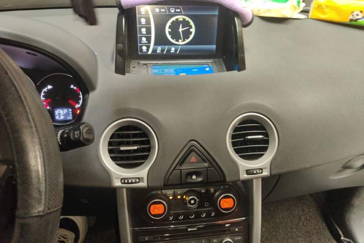Used Renault Koleos 2014 Revised Version 2.5L Two-Wheel Drive Urban Edition Audio And AC Panel