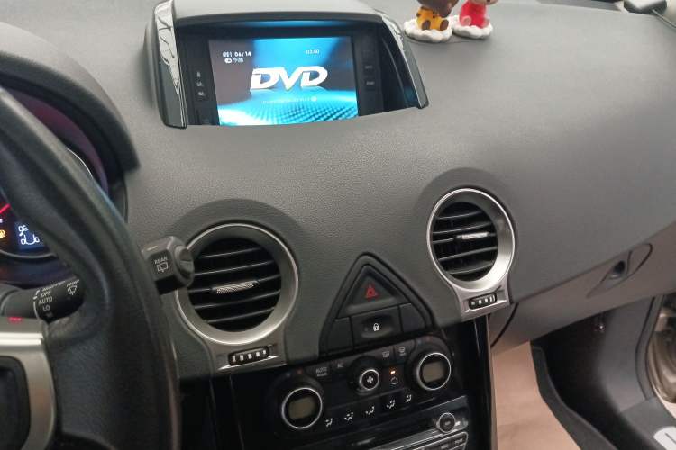 Used Renault Koleos 2014 2.0L Two-Wheel Drive Comfort Edition Audio And AC Panel
