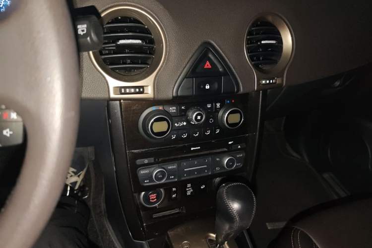 Used Renault Koleos 2014 2.5L 4x4 Comfort Edition Audio And AC Panel