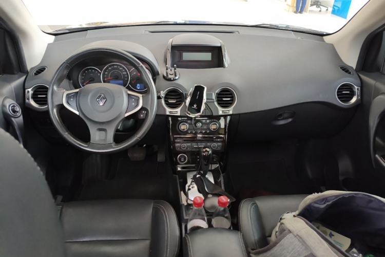 Used Renault Koleos 2014 Revised Version 2.5L Two-Wheel Drive Comfort Edition Center Console
