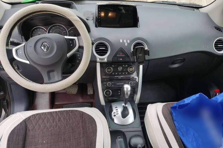 Used Renault Koleos 2014 Revised Version 2.0L Two-Wheel Drive Fashion Edition Center Console