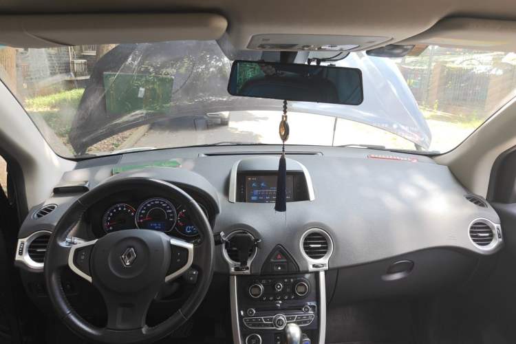 Used Renault Koleos 2014 Revised Version 2.0L Two-Wheel Drive Fashion Edition Center Console