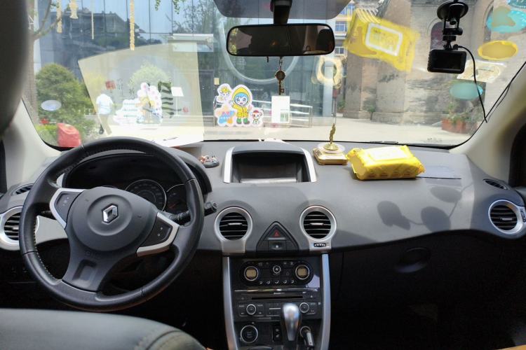 Used Renault Koleos 2014 Revised Version 2.0L Two-Wheel Drive Fashion Edition Center Console