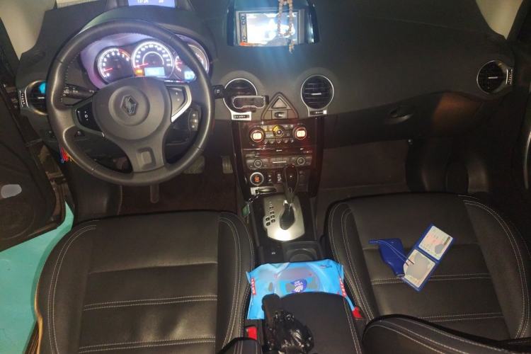 Used Renault Koleos 2014 2.5L 4x4 Comfort Edition Center Console
