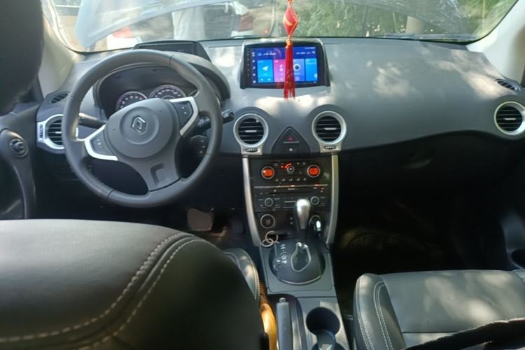 Used Renault Koleos 2014 Revised Version 2.0L Two-Wheel Drive Fashion Edition Center Console