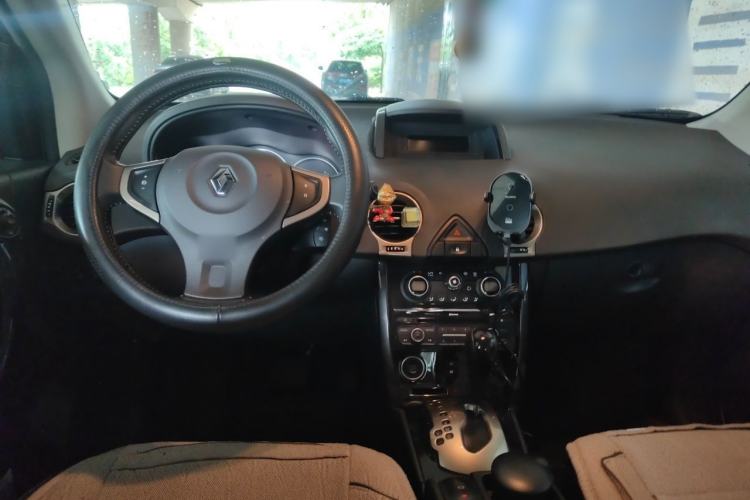 Used Renault Koleos 2014 2.5L Two-Wheel Drive Comfort Edition Center Console