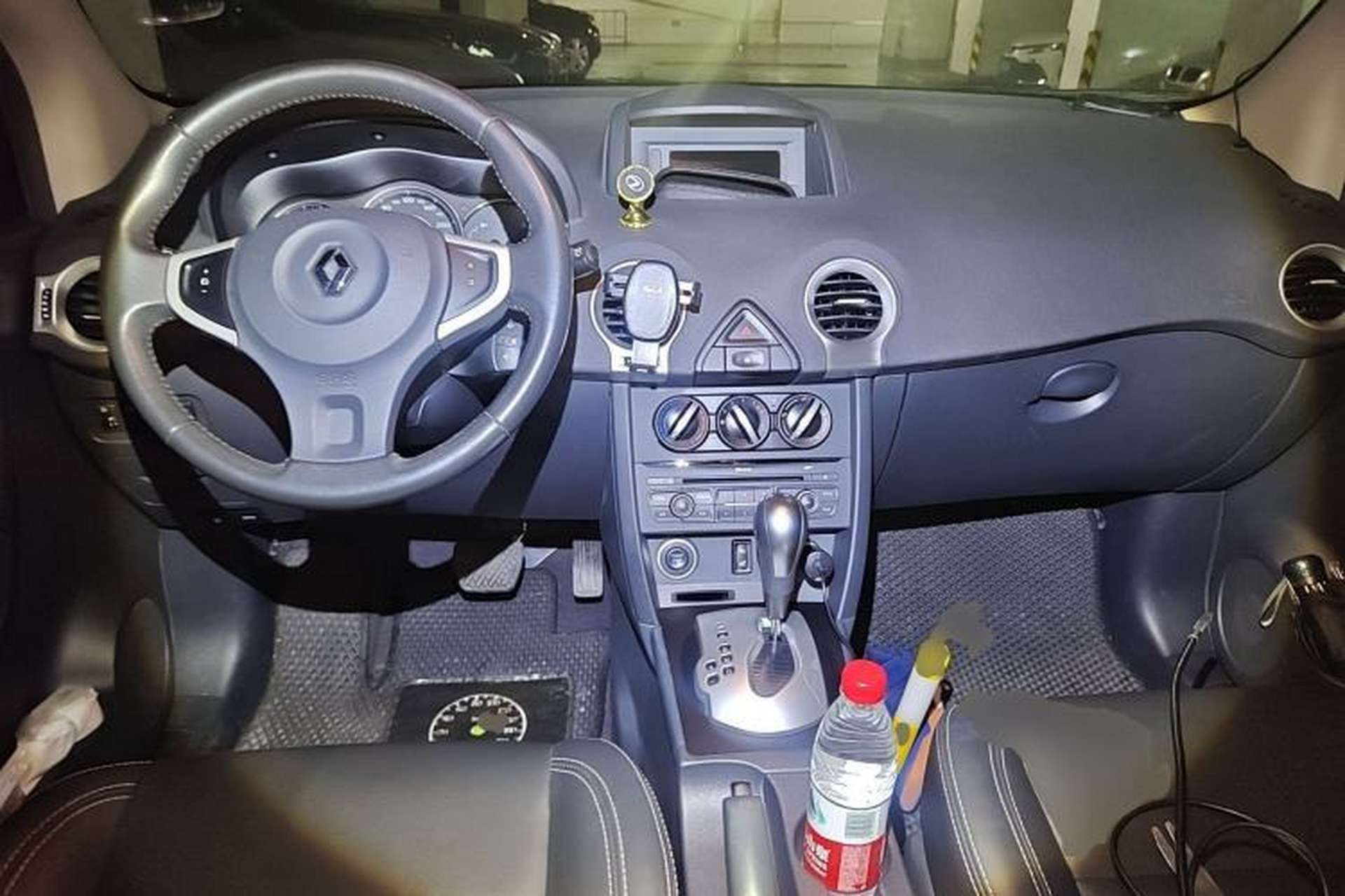 Used Renault Koleos 2014 Revised Version 2.0L Two-Wheel Drive Smart Enjoyment Edition Center Console