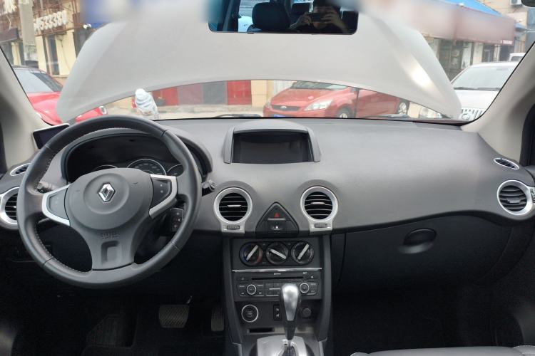 Used Renault Koleos 2014 Revised Version 2.0L Two-Wheel Drive Smart Enjoyment Edition Center Console