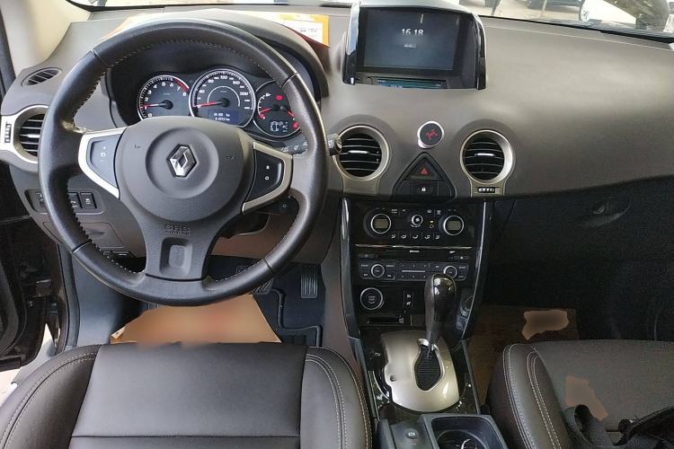 Used Renault Koleos 2014 Revised Version 2.5L Two-Wheel Drive Comfort Edition Center Console