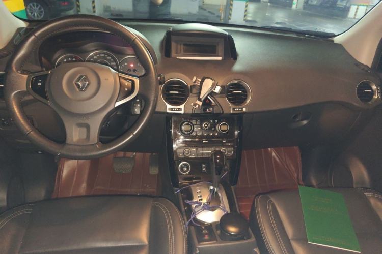 Used Renault Koleos 2014 2.5L Two-Wheel Drive Comfort Edition Center Console