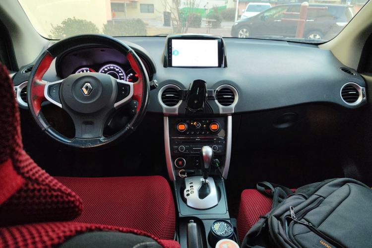 Used Renault Koleos 2014 2.0L Two-Wheel Drive Fashion Edition Center Console