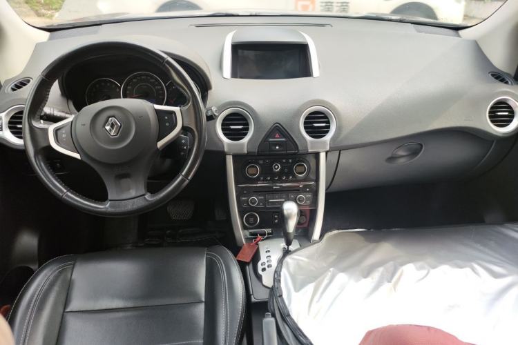 Used Renault Koleos 2014 Revised Version 2.0L Two-Wheel Drive Fashion Edition Center Console