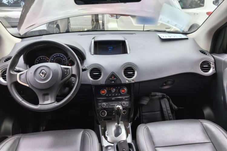 Used Renault Koleos 2014 Revised Version 2.5L Two-Wheel Drive Comfort Edition Center Console