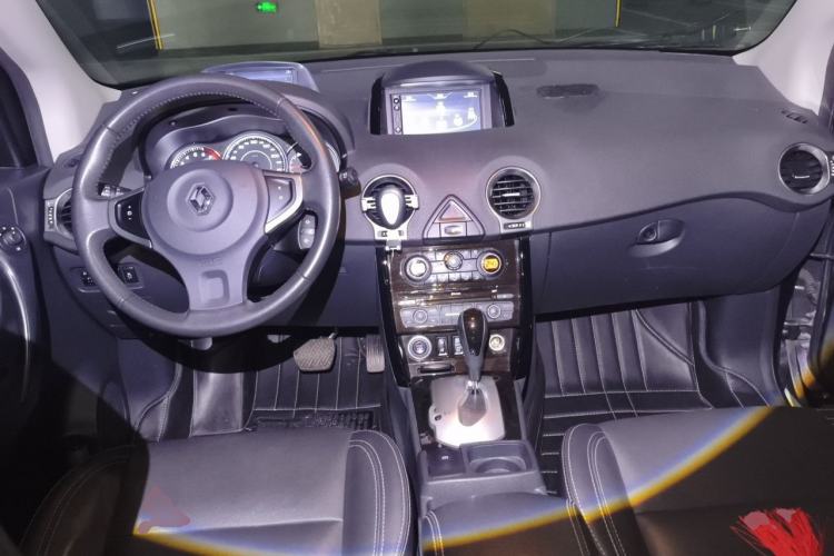 Used Renault Koleos 2014 2.5L 4x4 Comfort Edition Center Console