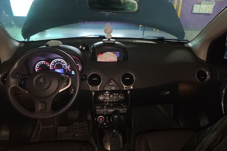 Used Renault Koleos 2014 2.5L 4x4 Comfort Edition Center Console