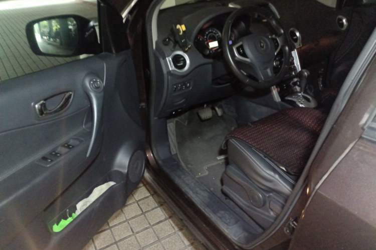 Used Renault Koleos 2014 Revised Version 2.0L Two-Wheel Drive Fashion Edition Driver Seat