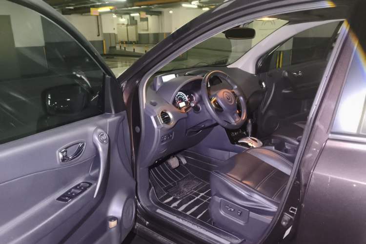 Used Renault Koleos 2014 2.5L 4x4 Comfort Edition Driver Seat