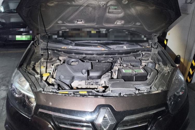 Used Renault Koleos 2014 2.5L 4x4 Comfort Edition Engine Bay