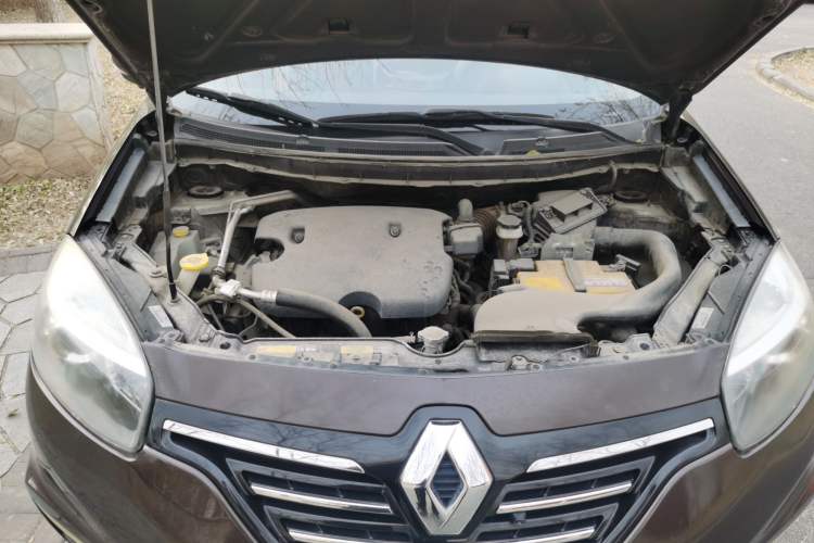Used Renault Koleos 2014 Revised Version 2.0L Two-Wheel Drive Fashion Edition Engine Bay