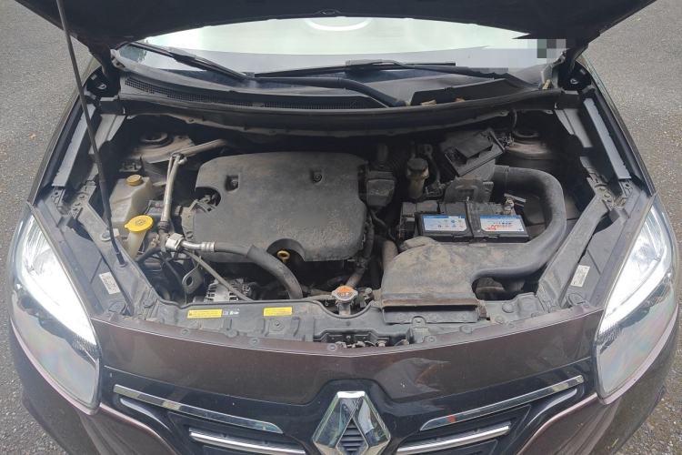 Used Renault Koleos 2014 Revised Version 2.0L Two-Wheel Drive Fashion Edition Engine Bay
