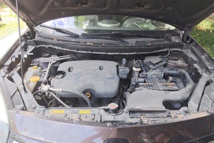 Used Renault Koleos 2014 Revised Version 2.0L Two-Wheel Drive Fashion Edition Engine Bay