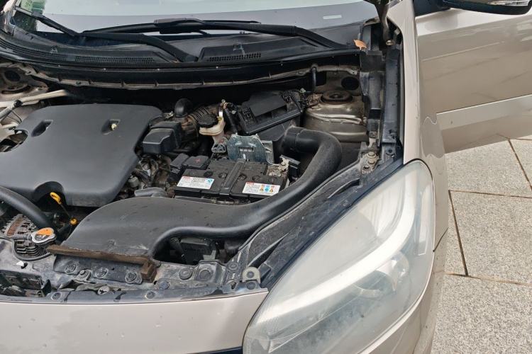 Used Renault Koleos 2014 2.0L Two-Wheel Drive Fashion Edition Engine Bay Left