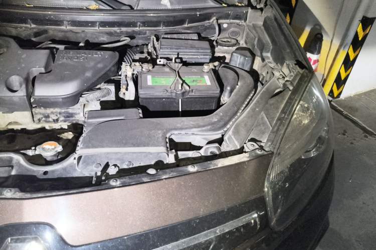 Used Renault Koleos 2014 2.5L 4x4 Comfort Edition Engine Bay Left