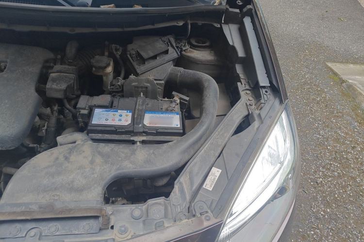 Used Renault Koleos 2014 Revised Version 2.0L Two-Wheel Drive Fashion Edition Engine Bay Left