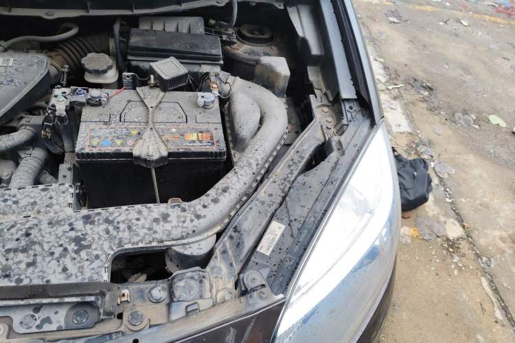 Used Renault Koleos 2014 Revised Version 2.5L Two-Wheel Drive Comfort Edition Engine Bay Left