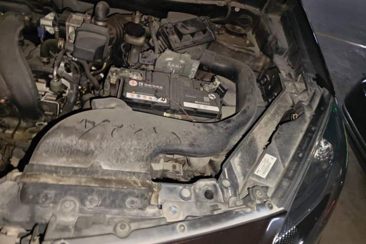 Used Renault Koleos 2014 Revised Version 2.0L Two-Wheel Drive Smart Enjoyment Edition Engine Bay Left