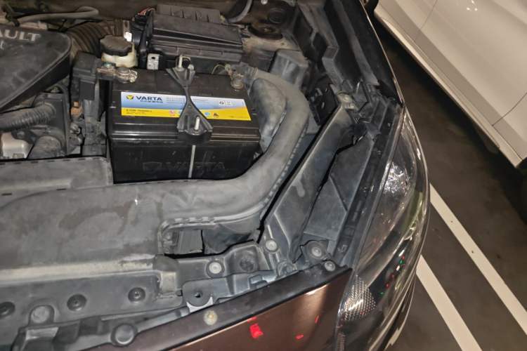Used Renault Koleos 2014 Revised Version 2.5L Two-Wheel Drive Comfort Edition Engine Bay Left
