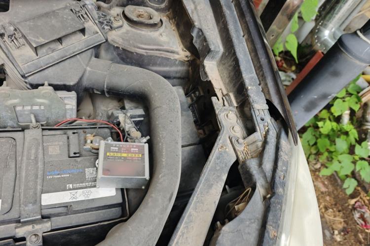 Used Renault Koleos 2014 Revised Version 2.0L Two-Wheel Drive Fashion Edition Engine Bay Left