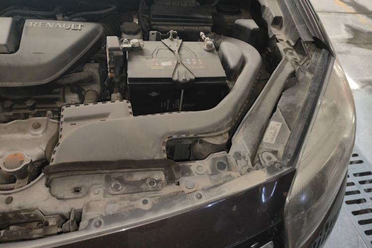 Used Renault Koleos 2014 Revised Version 2.5L Two-Wheel Drive Urban Edition Engine Bay Left