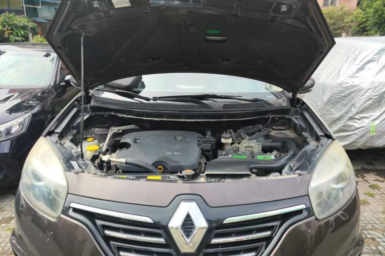 Used Renault Koleos 2014 Revised Version 2.0L Two-Wheel Drive Fashion Edition Engine Bay