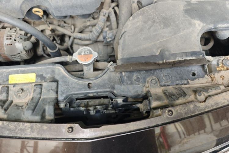 Used Renault Koleos 2014 Revised Version 2.0L Two-Wheel Drive Fashion Edition Engine Bay