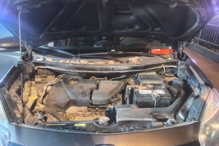 Used Renault Koleos 2014 2.5L 4x4 Comfort Edition Engine Bay