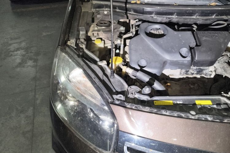 Used Renault Koleos 2014 2.5L 4x4 Comfort Edition Engine Bay Right