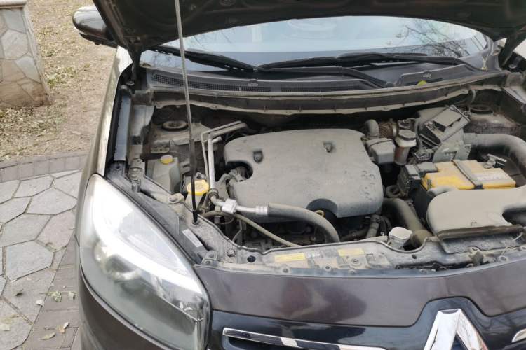 Used Renault Koleos 2014 Revised Version 2.0L Two-Wheel Drive Fashion Edition Engine Bay Right