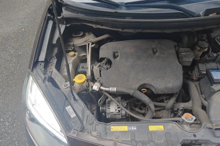 Used Renault Koleos 2014 Revised Version 2.0L Two-Wheel Drive Fashion Edition Engine Bay Right