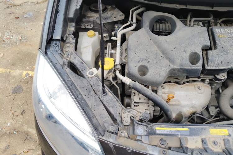 Used Renault Koleos 2014 Revised Version 2.5L Two-Wheel Drive Comfort Edition Engine Bay Right