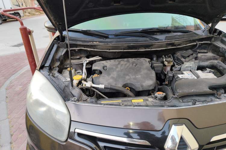 Used Renault Koleos 2014 2.0L Two-Wheel Drive Fashion Edition Engine Bay Right