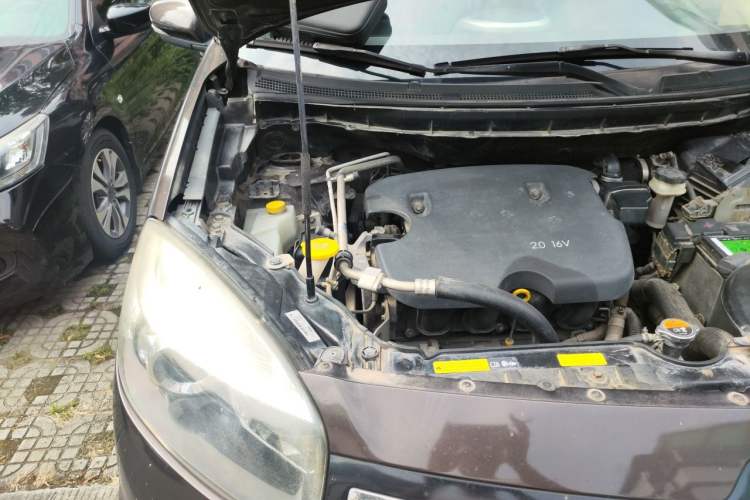 Used Renault Koleos 2014 Revised Version 2.0L Two-Wheel Drive Fashion Edition Engine Bay Right