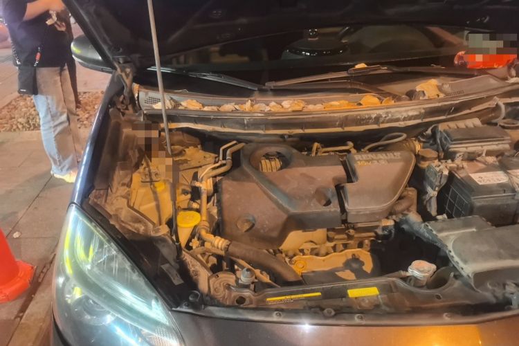 Used Renault Koleos 2014 2.5L 4x4 Comfort Edition Engine Bay Right